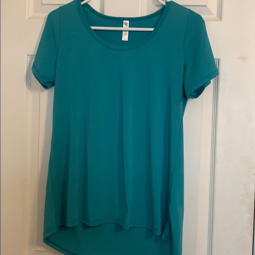Lularoe classic tee.